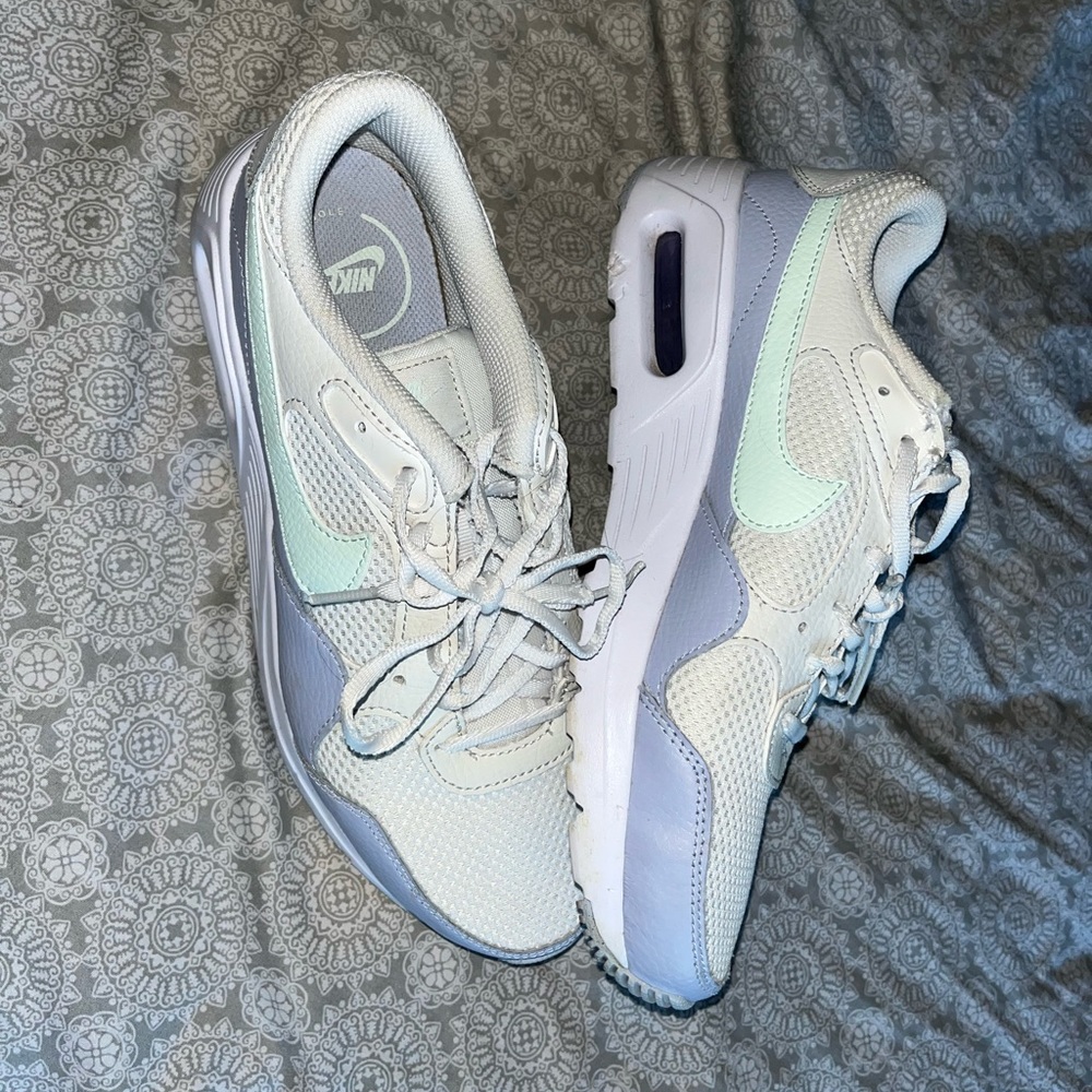 Women’s Nike Shoes.